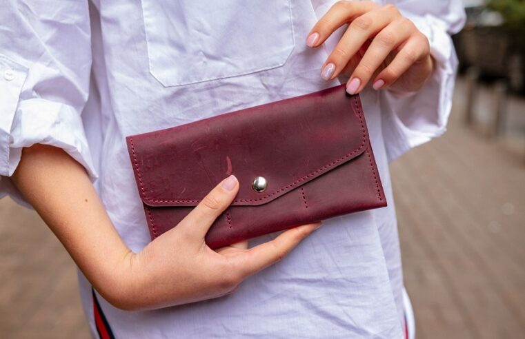 6 Outstanding Leather Wallets for Women