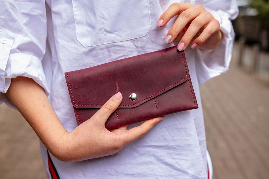 6 Outstanding Leather Wallets for Women